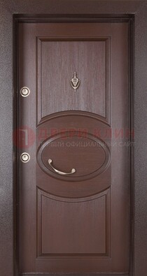 Коричневая входная дверь c МДФ панелью ЧД-36 в частный дом в Омске