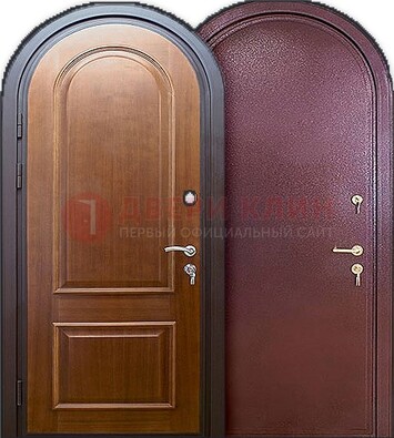 Железная арочная дверь с МДФ внутри ДА-14 в Омске