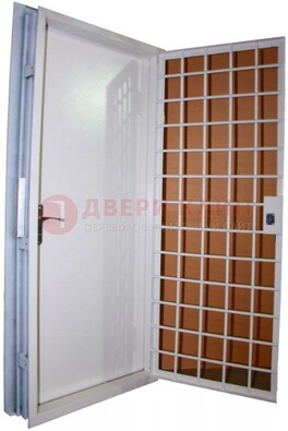 Белая стальная бронированная дверь с нитроэмалью ДБ-7 в Омске