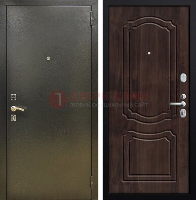 Темно-серая железная дверь с порошковым покрытием и коричневой МДФ ДП-288 в Омске