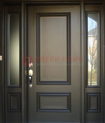 Парадная дверь с отделкой массив ДПР-65 в загородный дом в Омске