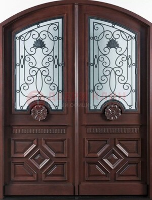 Арочная коричневая парадная дверь ДПР-66 в Дмитрове