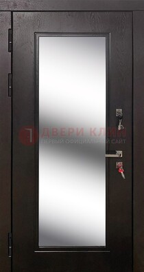 Коричневая железная дверь со стеклом для дома ДС-23 в Омске