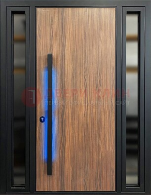 Коричневая металлическая дверь со стеклом ДС-69 в Омске