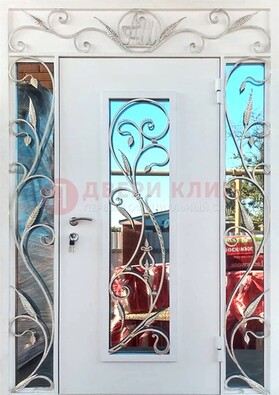 Белая входная дверь порошок со стеклом и ковкой ДСК-165 в Омске