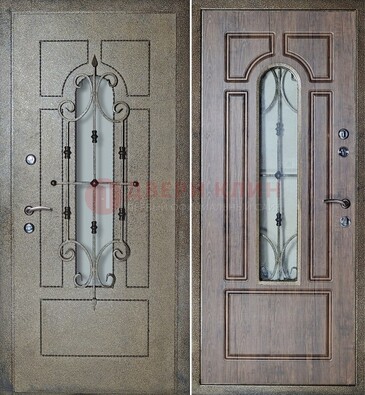 Внешняя стальная дверь со стеклом и ковкой зеленой ДСК-22 в Омске