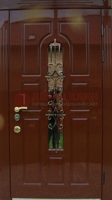 Красивая металлическая дверь со стеклом и ковкой ДСК-33 в Омске