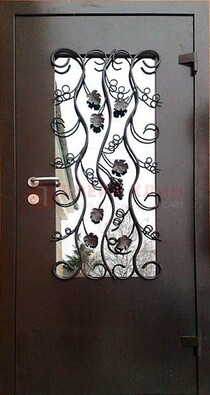 Металлическая дверь со стеклом и ковкой ДСК-43 в офис в Омске