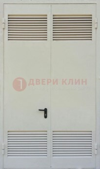 Белая металлическая противопожарная дверь с вентиляционной решеткой ДТ-6 в Омске