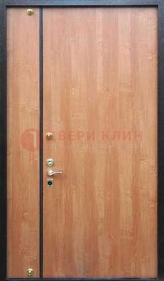 Светлая тамбурная дверь ДТМ-29 в Омске