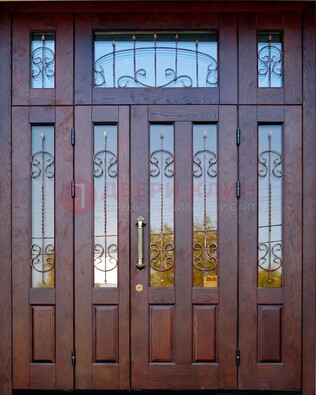 Коричневая парадная дверь с виноритом и ковкой ДВТ-168 в Омске