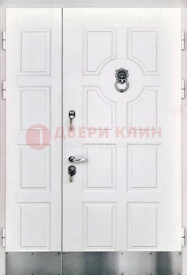 Белая входная дверь с виноритом ДВТ-246 в Омске